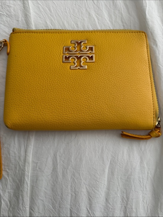 Tory Burch Handbags - Tory Burch Bright Yellow Pebbled Leather Wristlet Clutch